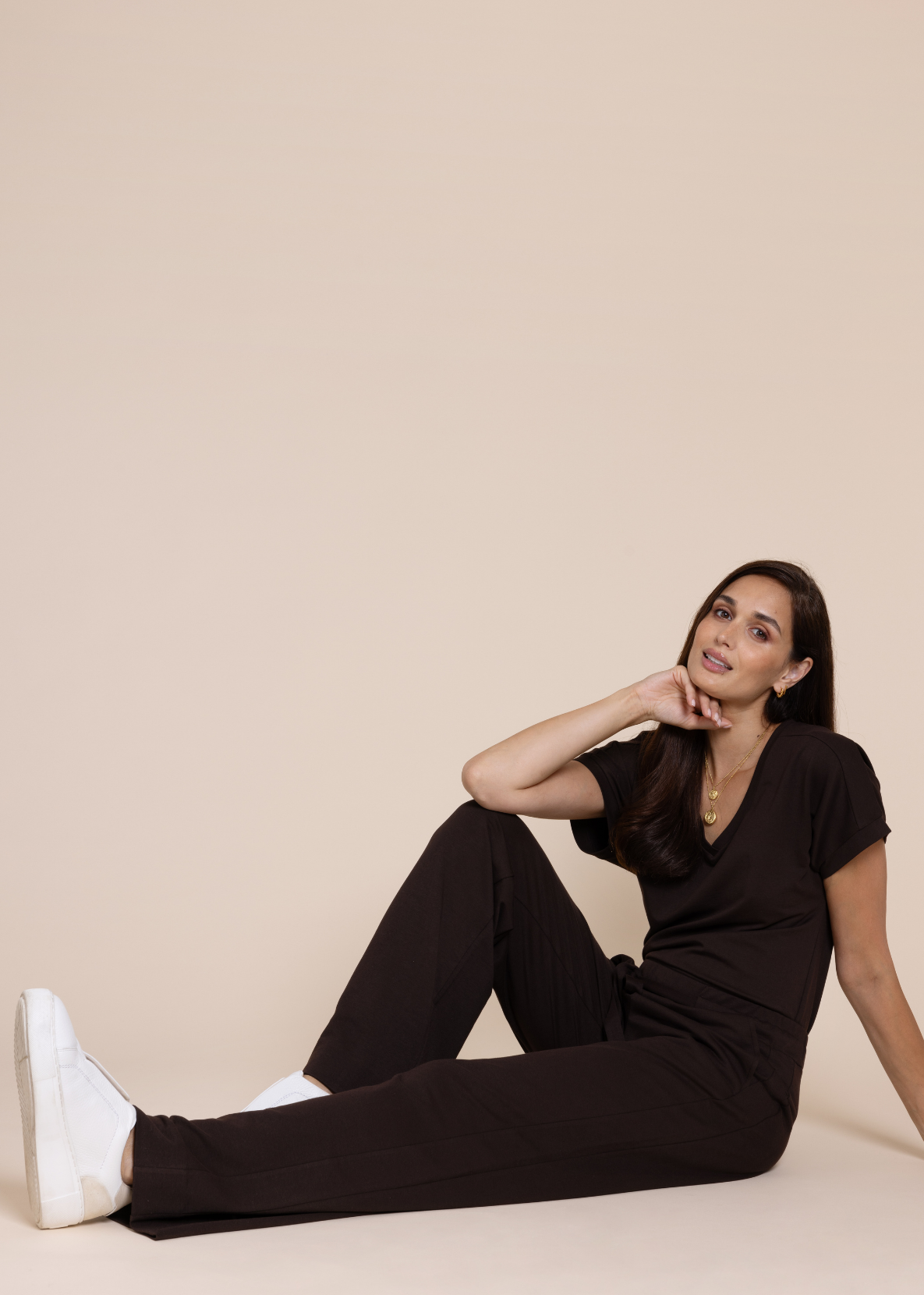 ATHENA v-neck, short sleeve top, chocolate
