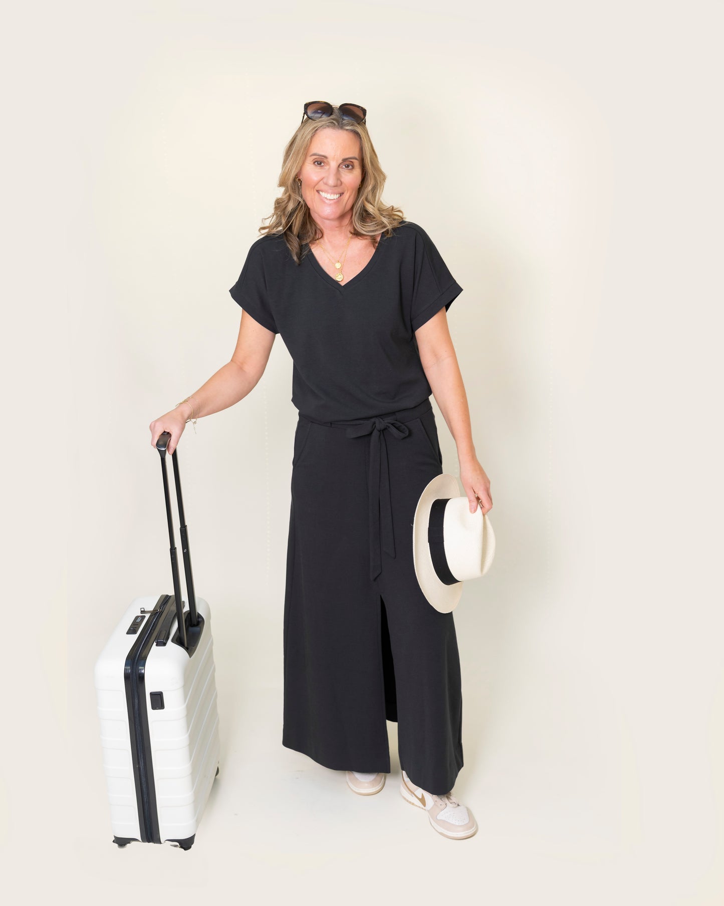 ATHENA v-neck, short sleeve top, charcoal