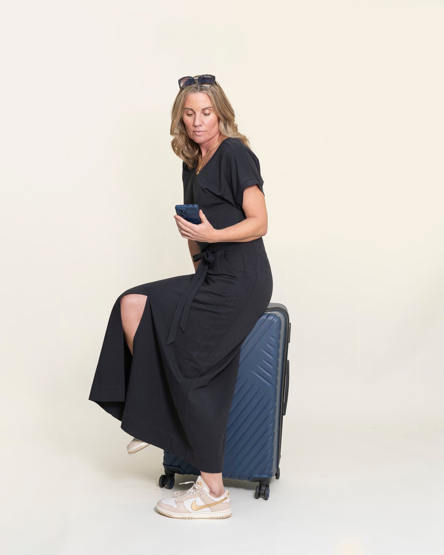 ATHENA v-neck, short sleeve top, charcoal