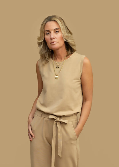 HERO sleeveless top, camel